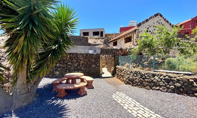 Isora House | Homerez - Charming house in Isora with mountain view