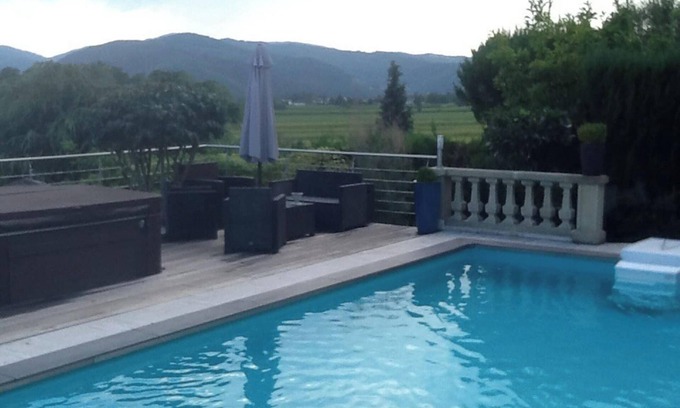 Walbach House | Homerez - Comfortable House in Walbach with Private Pool