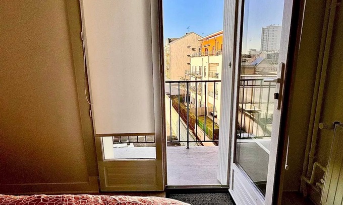 Barriere Saint Marc Apartment | Homerez - Cozy Apartment in Orléans 28 m² with Balcony