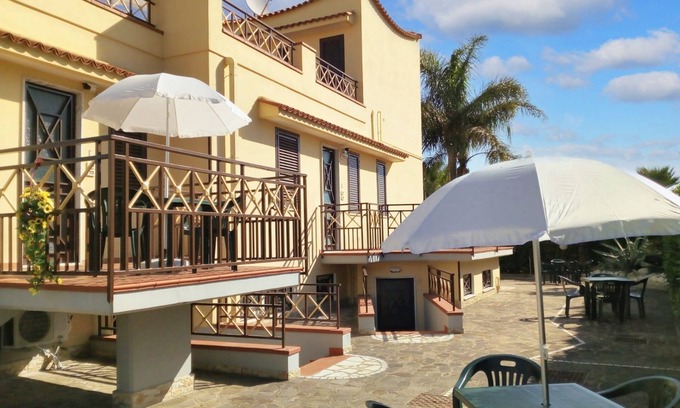 Laura Apartment | Homerez - Flat with garden in Capaccio-Paestum