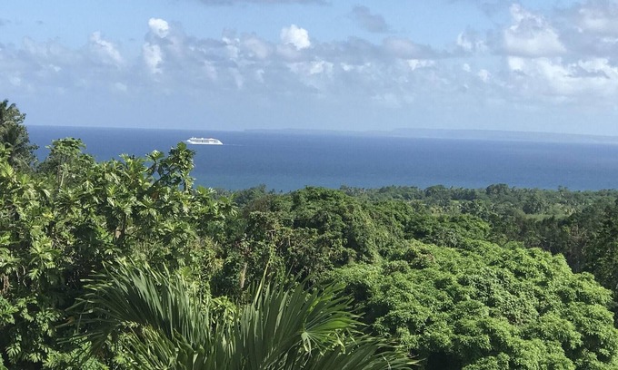 Capesterre-Belle-Eau House | Homerez - House 2 km away from the beach for 4 ppl. with shared pool and garden