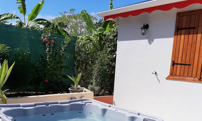 Petit-Canal House | Homerez - House 8 km away from the beach for 6 ppl. with jacuzzi at Petit-Canal