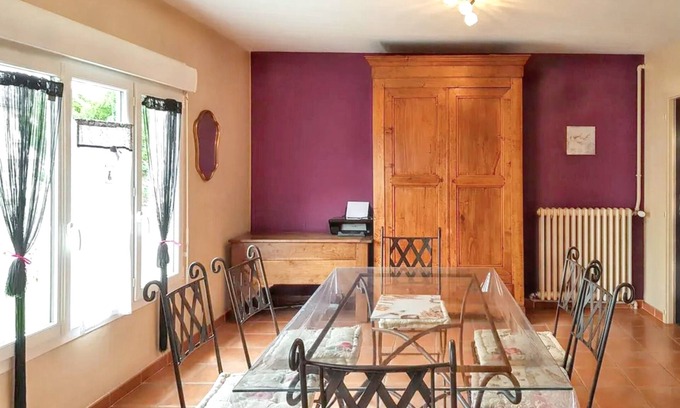 La Fleche House | Homerez - House in La Flèche, parking