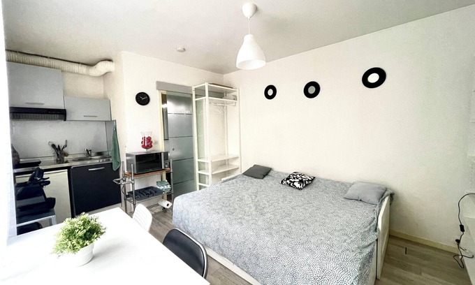 Le Perreux-sur-Marne Apartment | Homerez - Modern Studio Le Perreux-sur-Marne 17m²