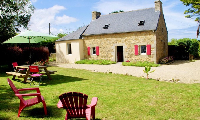 Saint-Pol-de-Leon House | Homerez - Nice house 5 km away from the beach for 8 ppl. at Saint-Pol-de-Léon