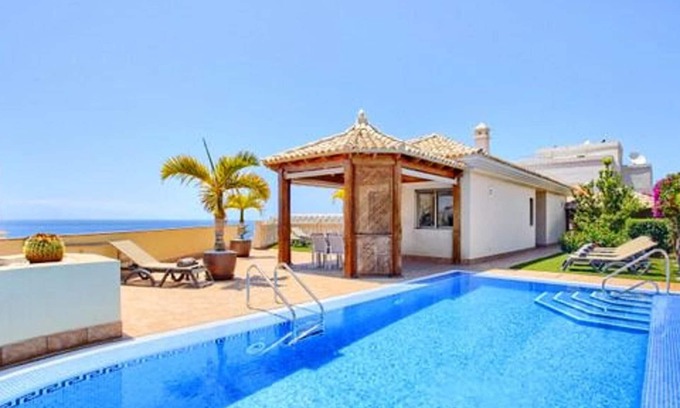 Santiago del Teide Ski Chalet | Homerez - Spacious chalet 1 km away from the beach for 8 ppl. with swimming-pool
