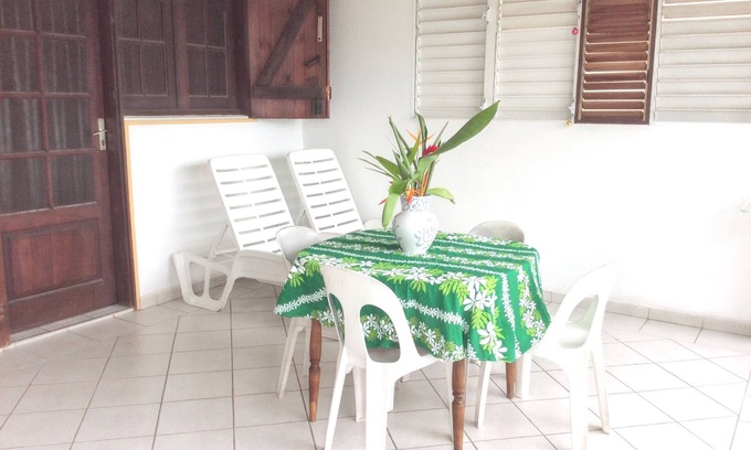 Petit-Canal Apartment | Homerez - Spacious Apartment in Petit Canal - 65 m² - Garden View