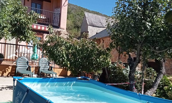 Rozuelo House | Homerez - Spacious house for 6 ppl. at Tedejo