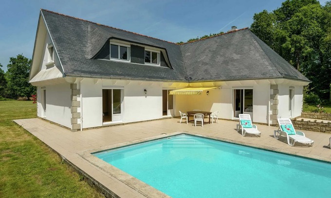 Concarneau Villa | Homerez - Spacious Villa in Concarneau with Private Pool
