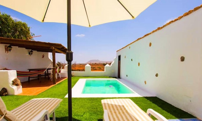 Antigua Villa | Homerez - Spacious villa 12 km away from the beach for 4 ppl. with swimming-pool