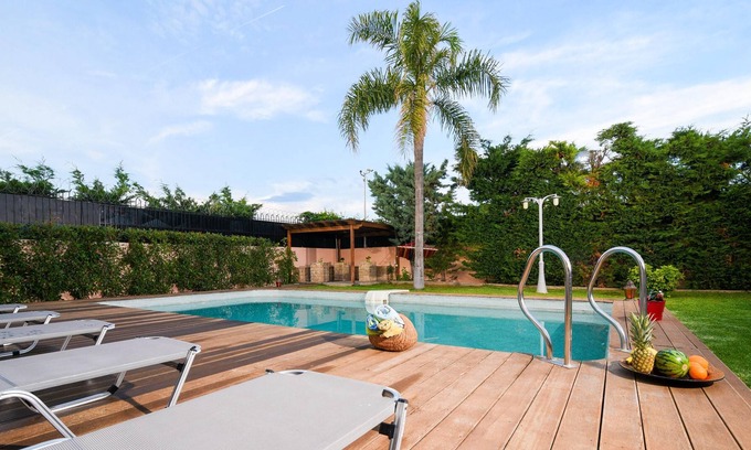 Kropia Villa | Homerez - Villa for 8 ppl. with swimming-pool, jacuzzi and garden at Kitsi