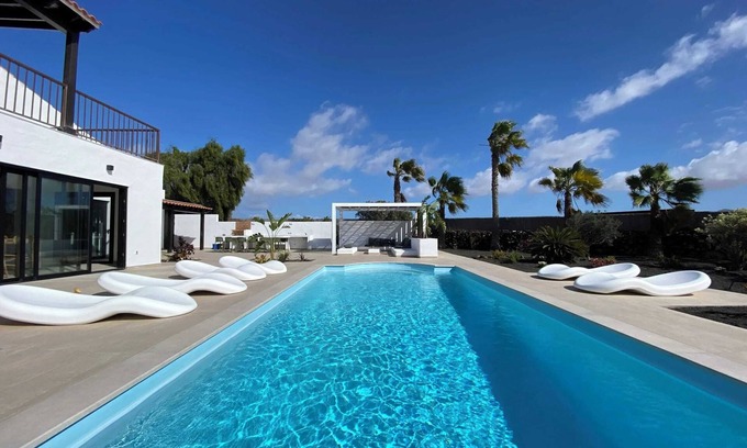 Lajares Villa | Homerez - Villa in Lajares w/private pool