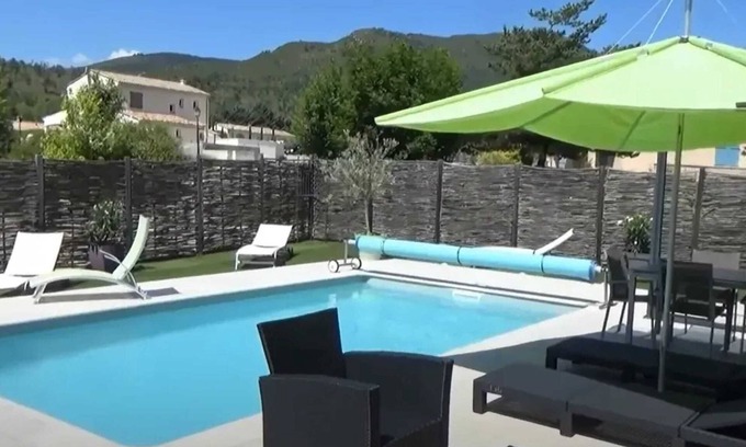 Castellane Villa | Homerez - Welcoming Villa with Pool in Castellane - 153 m²