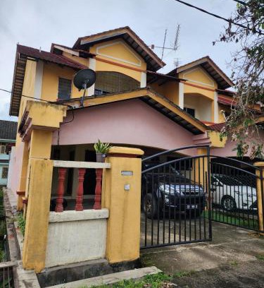 Kampung Gong Pauh Apartment | Homestay DeUmmah House