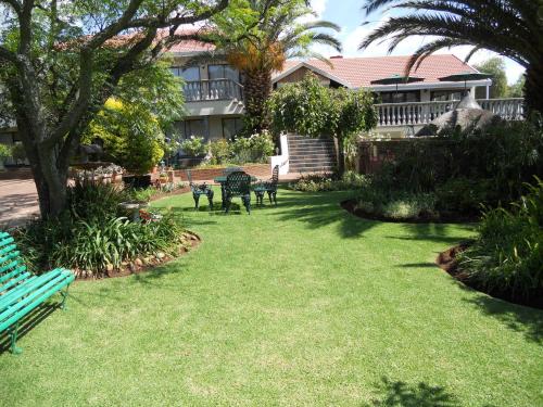 Farrarmere House | Homestead Lake Cottage