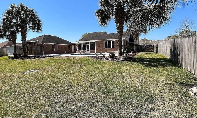 Northwest Pensacola House | HOMESTEADERS PARADISE: Furnished 5BR/3BA w/pool, xlarge yard near NAS Pensacola