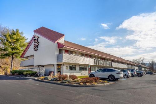 Danville Hotel | HomeTowne Studios by Red Roof Danville, PA