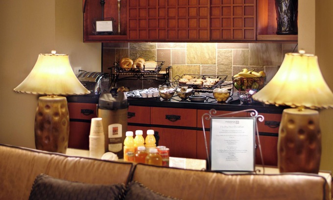 Renton Hotel | Homey Suite Perfect for Couples' Getaway Near Downtown Seattle, Free Parking!