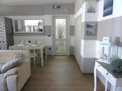 Pineto Apartment | Homiday - Oleandri, Interno 8