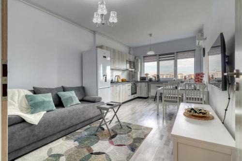Militari Apartment | Homie Gray Apartment - Private Parking - Self Check-In