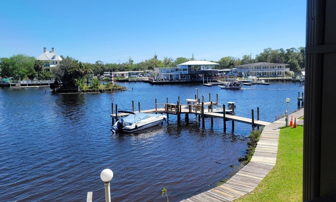 Homosassa Condo | Homosassa River Condo overlooking historic Monkey Island