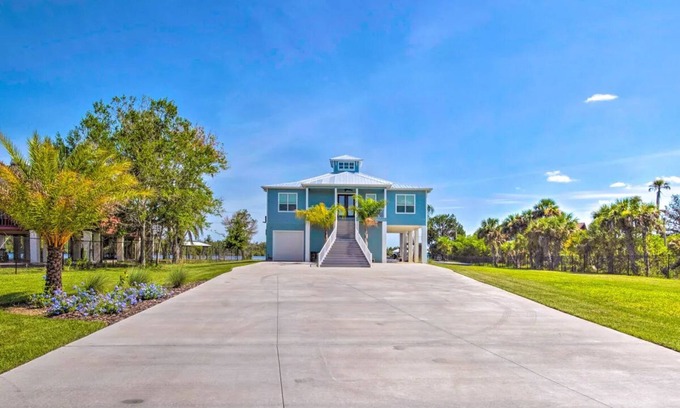 Homosassa House | Homosassa Riverfront Home - Prime Location.