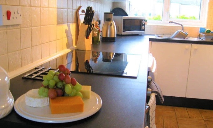 Southampton House | Honest Airport/University House 1 with FREE PARKING and FAST WIFI