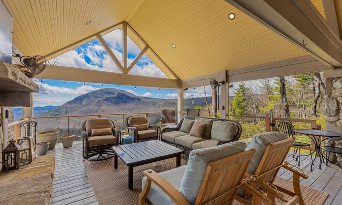 Cashiers House | Honey Bear Ridge - Exceptional Views in Continental Cliffs, all on one level!