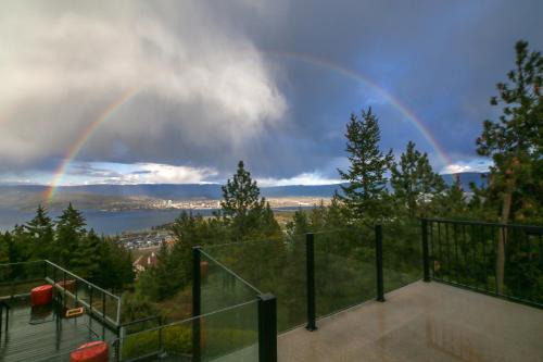West Kelowna Estates Bed & Breakfast | Honeymoon Suite
