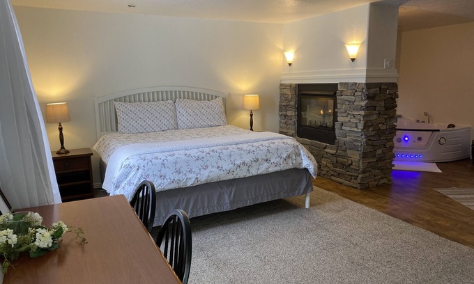 Vernal Apartment | Honeymoon Suite with Large Jetted Tub