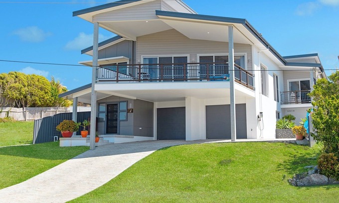 Bonny Hills House | Honeysuckle Beachfront home with pool