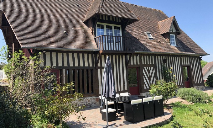Gonneville-sur-Honfleur House | Honfleur LA CANETIÈRE, Typical Normandy gîte, with closed garage