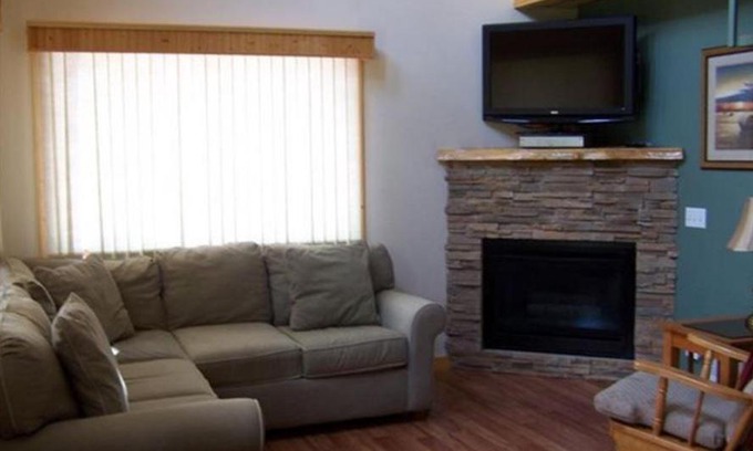 Poynette House | Hookers Resort Cabin Home 1