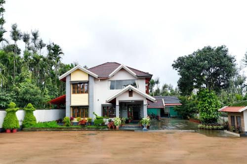 Mudigere Villa | Hoovinamane Homestay - 5BH, Full Villa, Home Food, Estate