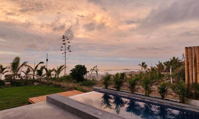 Punta Sal Villa | HOP KAI Hermosa Casa de Playa en Punta Sal