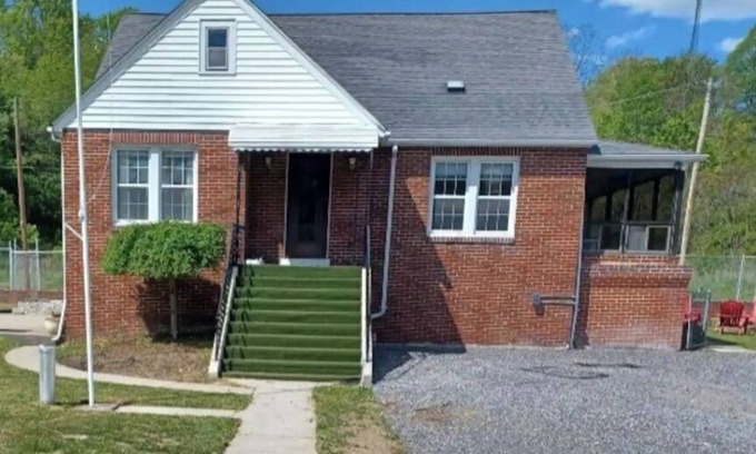 Bluewell House | Hop's Spot Hatfield-McCoy Trail