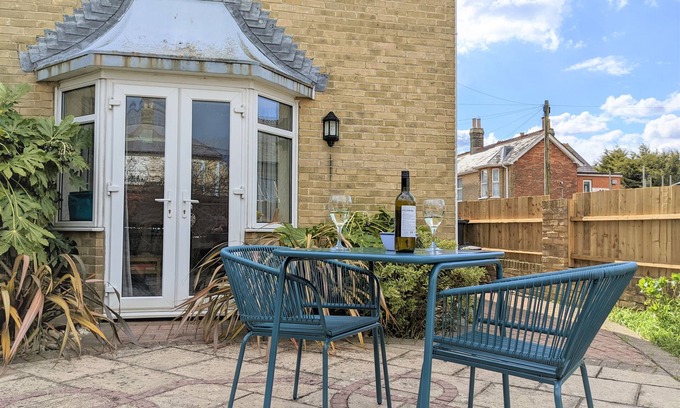 East Cowes House | Hope House is a modern 3 bedroom town house located in the town of East Cowes.