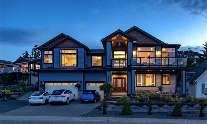 Regional District of Nanaimo House | Hope's Happy Suite beautiful ocean views