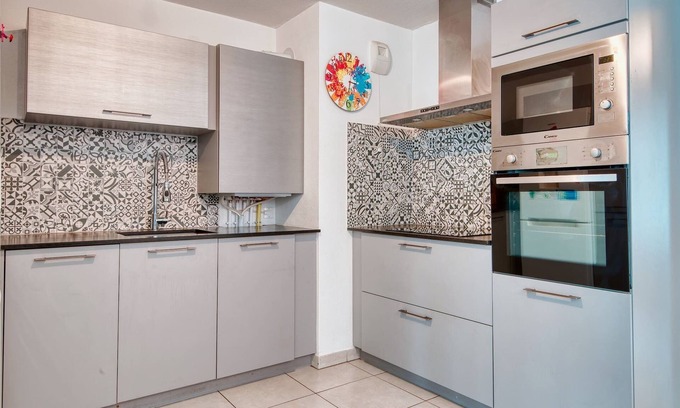 4th Arrondissement Apartment | HOPKINSON · Agréable T3 avec balcon et parking à L