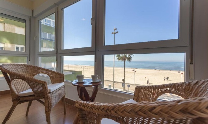 Cadiz Apartment | HORIZONTE Sunny Home by Cadiz4Rentals
