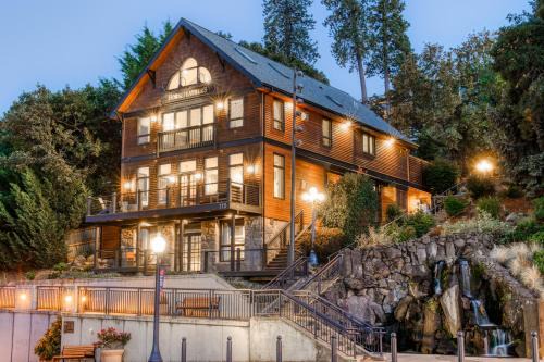 Hood River Apartment | Horsefeathers Hotel
