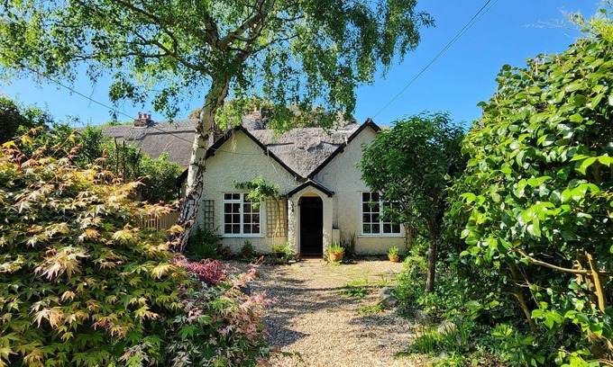 Walkford Cottage | 'Horseshoe Lodge', Character Lodge in Highcliffe on Sea
