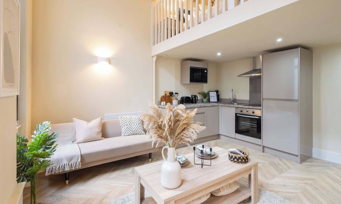 Leeds City Center Apartment | Host & Stay | Athenaeum House