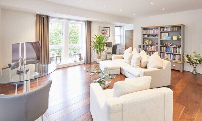 Harrogate City Centre Apartment | Host & Stay | One Love