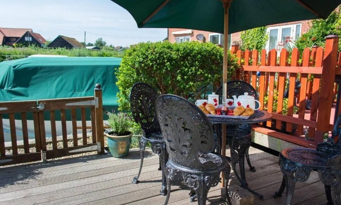 Irstead House | Host & Stay | Quayside Cottage