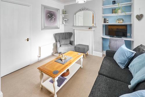 Brighton City Centre Apartment | Host & Stay - Regency Square Apartment