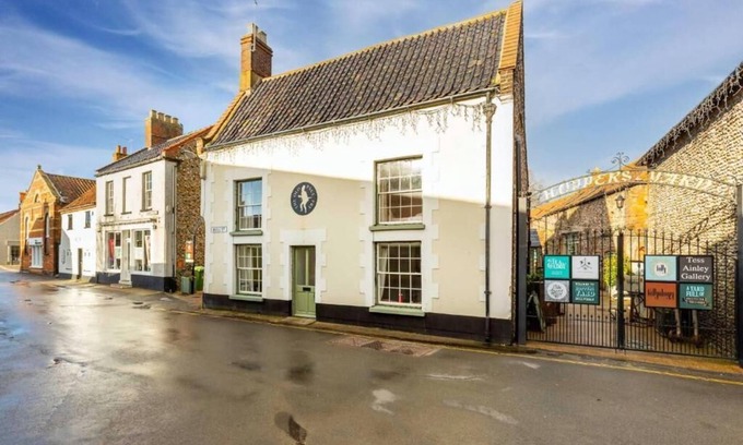 Holt House | Host & Stay | The Old Paul Pry