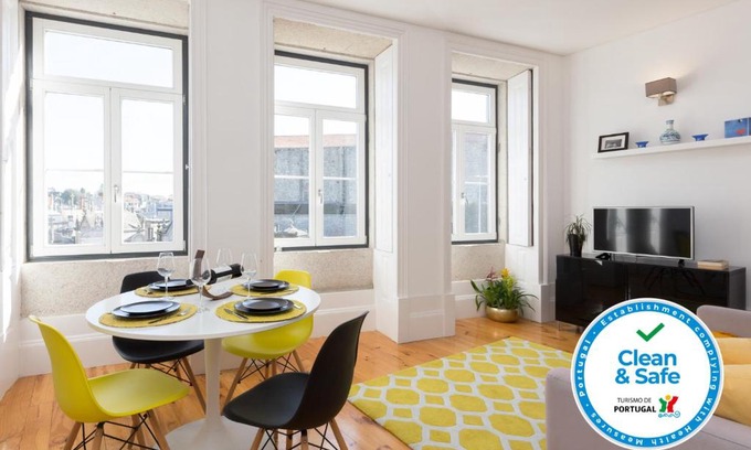 Lapa Apartment | Host Wise - Colorful Stunning Sunlit Flat