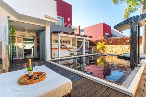 Lagoa Villa | Host Wise - Luxurious House with Private Salt Pool