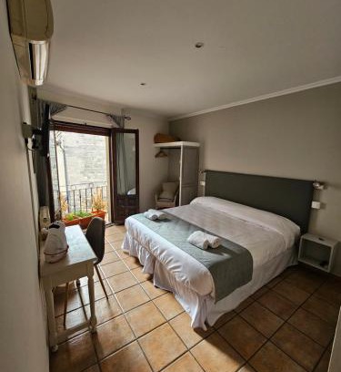 Toledo City Center House | Hostal La Campana